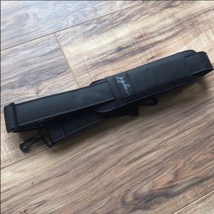 Jujube black out messenger strap